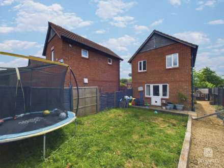 3 Bedroom Detached, Lichfield Down, Walnut Tree