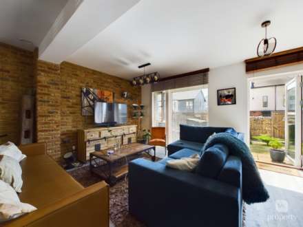 Countess Way, Broughton, Milton Keynes, Image 3