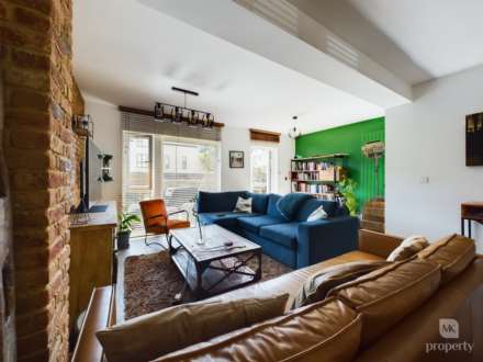 Countess Way, Broughton, Milton Keynes, Image 5