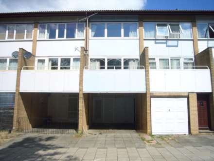 3 Bedroom Town House, Fishermead Boulevard, Fishermead