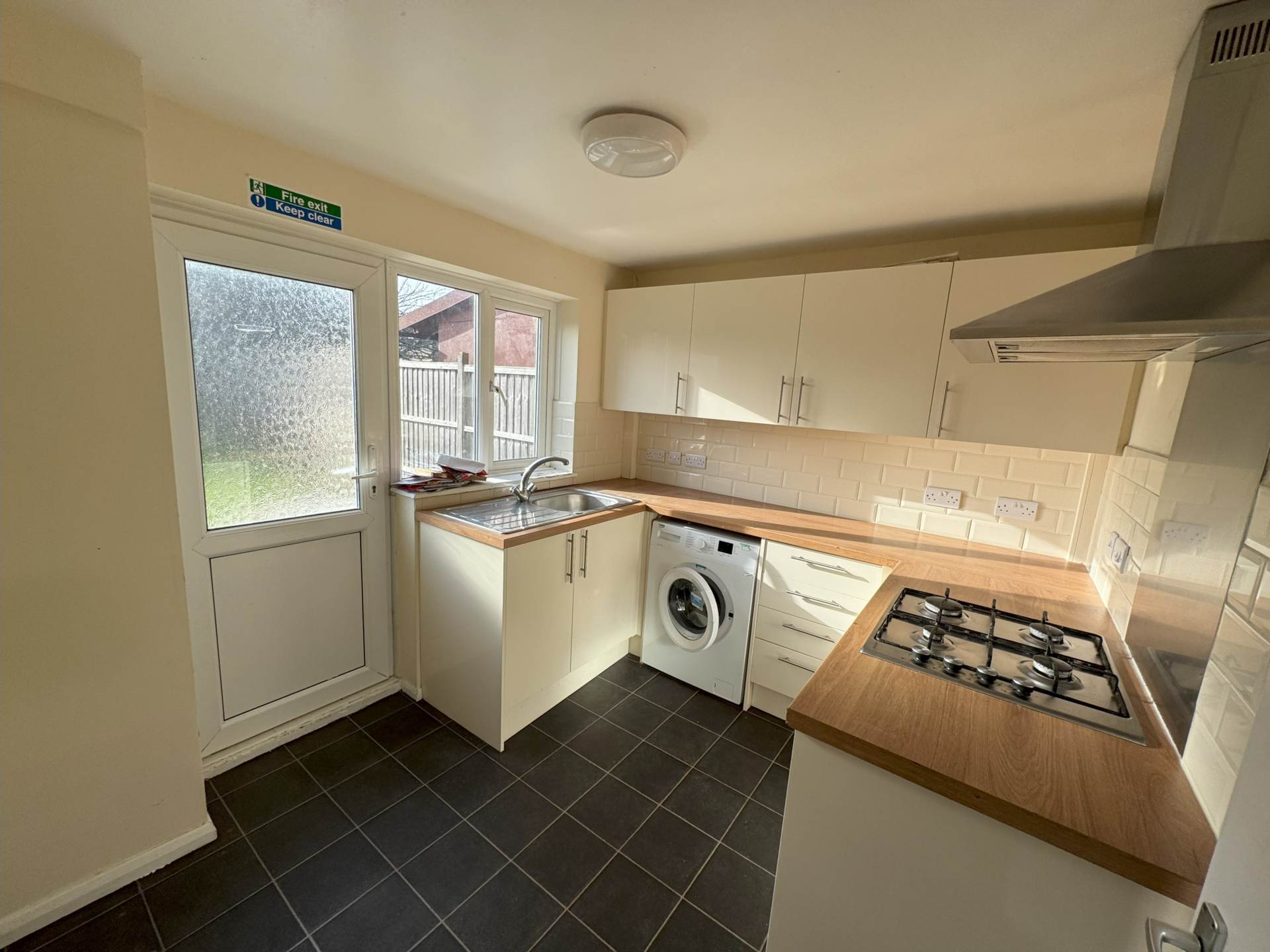 Beanfield Avenue, Little Oakley, Image 2