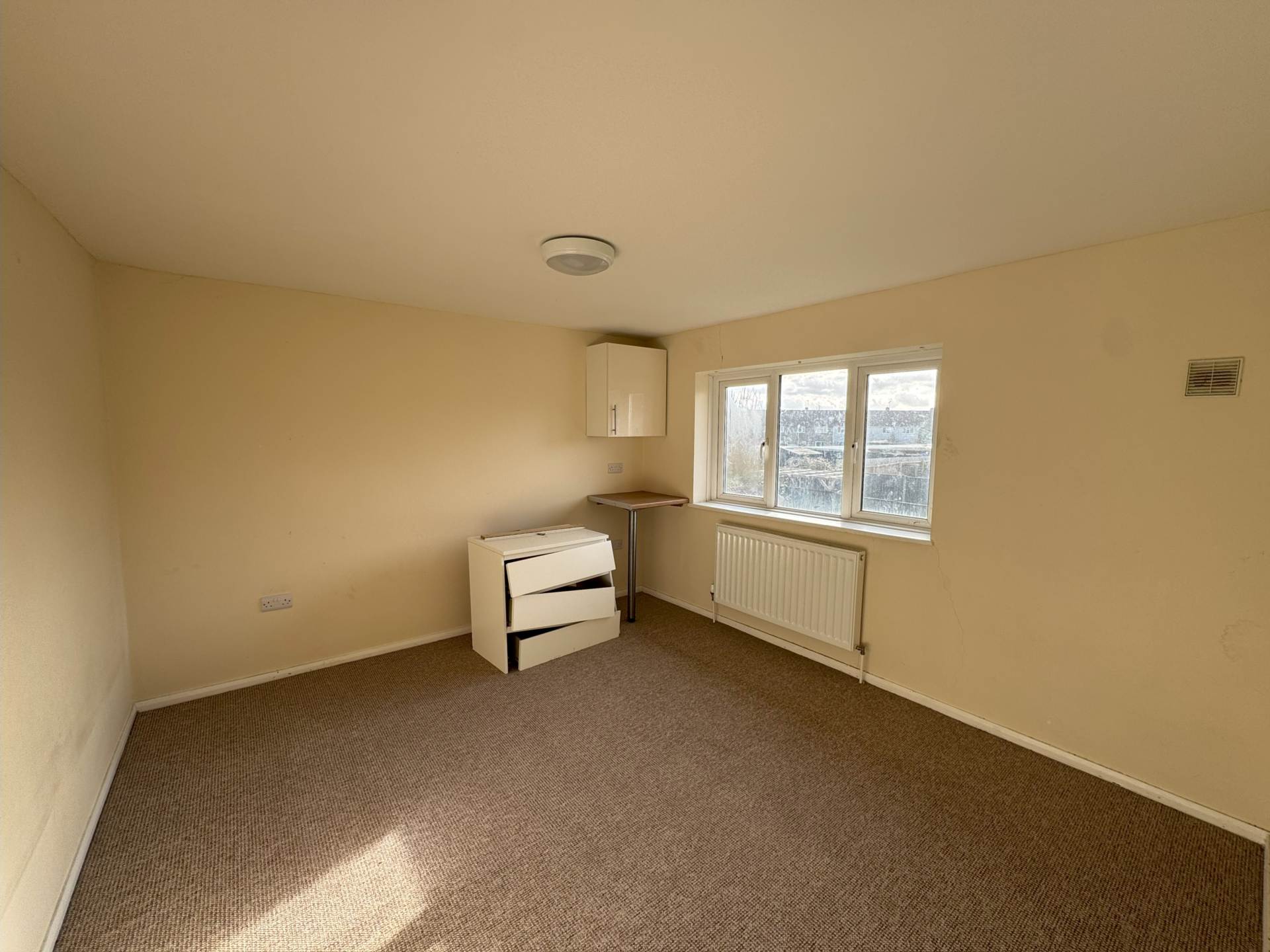 Beanfield Avenue, Little Oakley, Image 8
