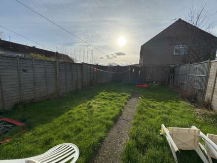 Beanfield Avenue, Little Oakley, Image 11