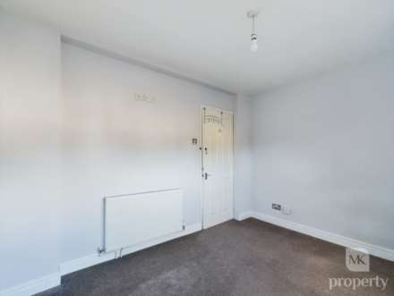 London Road, Loughton, Image 9