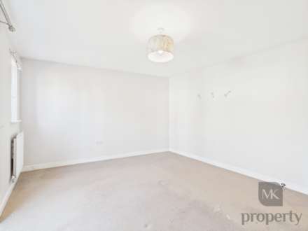 Top Fair Furlong, Redhouse Park, Image 9