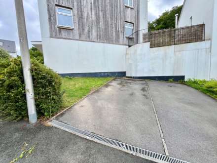 Berkshire Close, Ogwell, Image 15