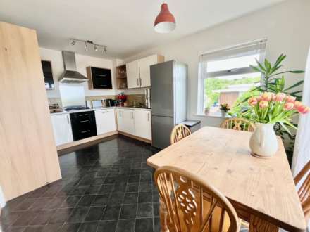 Berkshire Close, Ogwell, Image 2