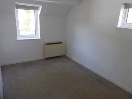 Warnsham Close, Lower Earley, Image 5