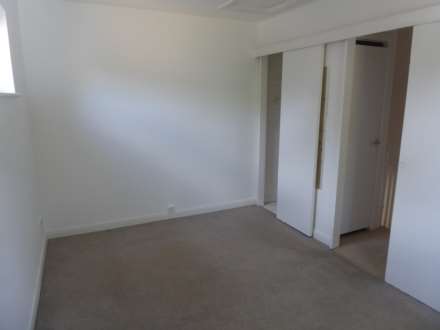 Warnsham Close, Lower Earley, Image 6