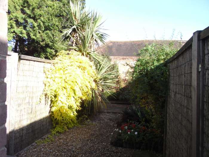 Tuns Hill Cottages, Reading, Image 11