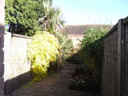Tuns Hill Cottages, Reading, Image 11