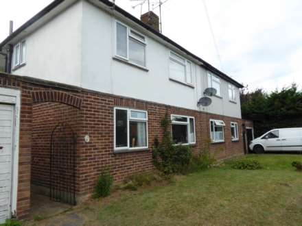 2 Bedroom Flat, Butts Hill Road, Woodley