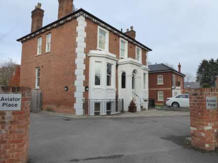 1 Bedroom Flat, Aviator Place, 112 Crescent Road