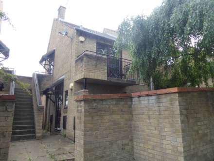 Maiden Place, Lower Earley, Image 1
