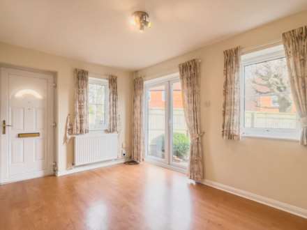 Sharpthorpe Close, Reading, Image 2