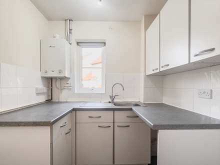 Sharpthorpe Close, Reading, Image 8