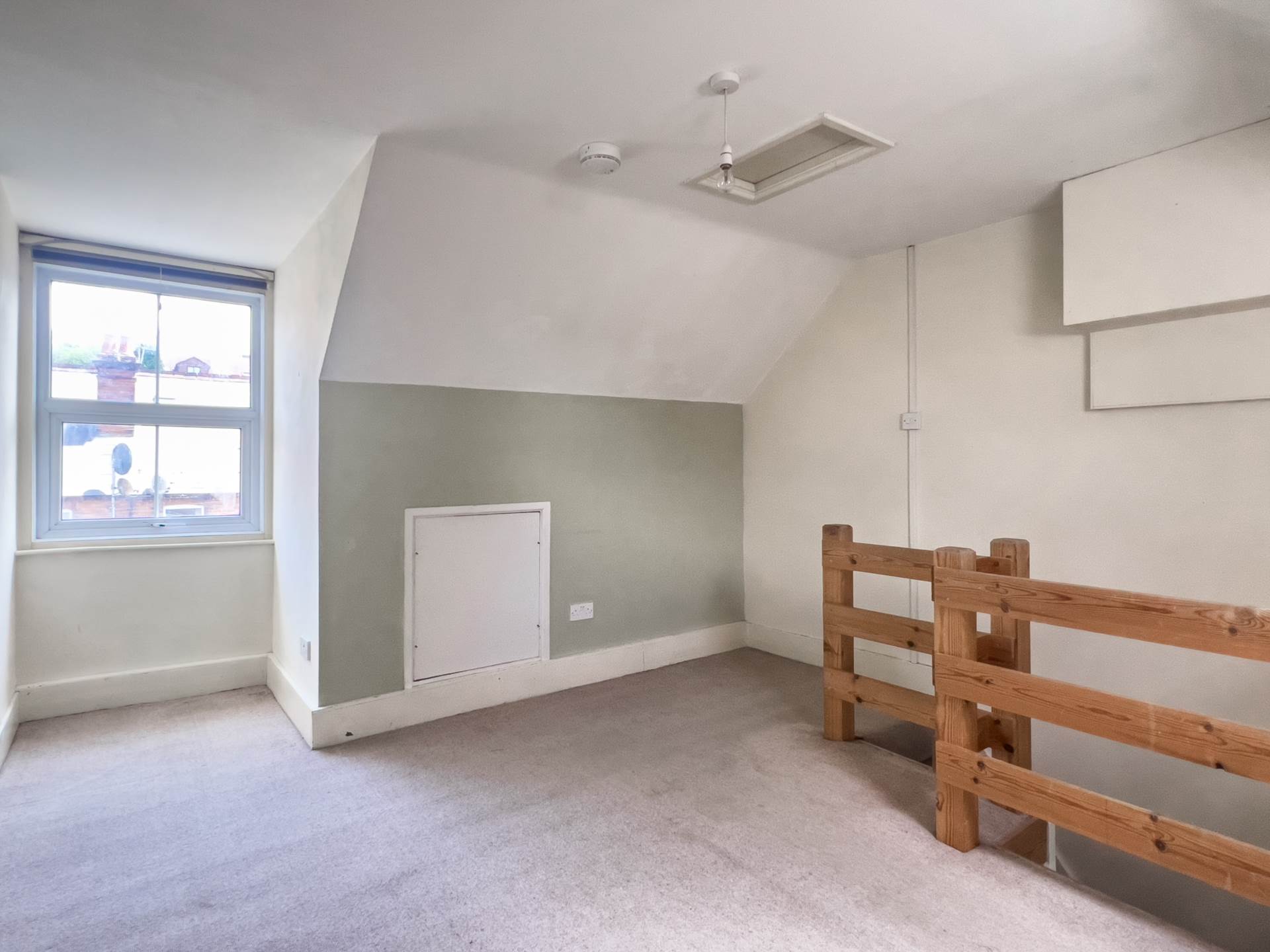 Elgar Road, Reading, Image 14