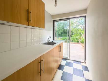 Elgar Road, Reading, Image 16