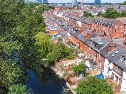 Elgar Road, Reading, Image 18