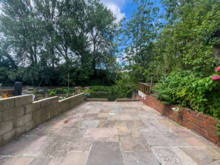 Elgar Road, Reading, Image 3