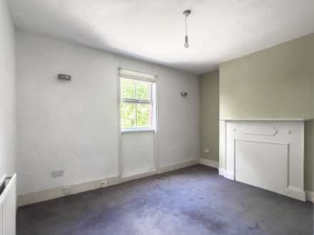 Elgar Road, Reading, Image 5