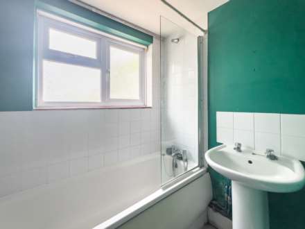 Elgar Road, Reading, Image 9
