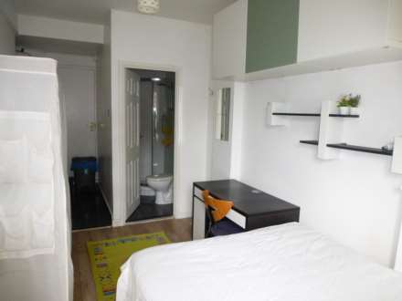 Studio, Barkham Road, Wokingham