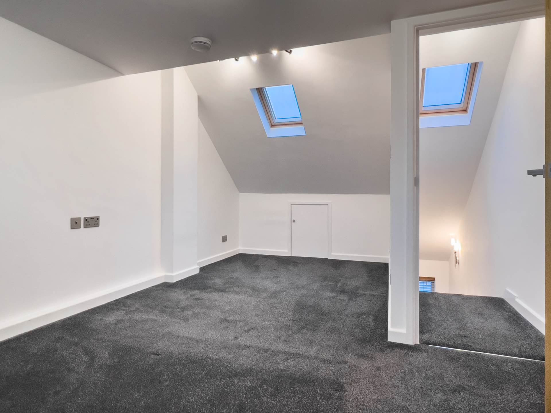 Tuns Hill Cottages, Reading, Image 18