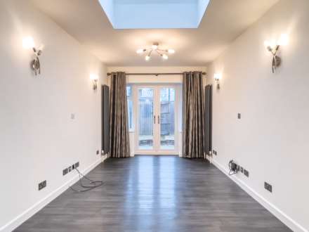 Tuns Hill Cottages, Reading, Image 3