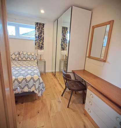 Collins Way, Brentwood, Image 13