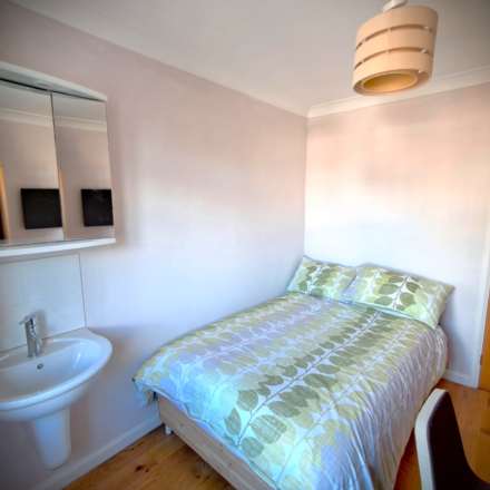 Collins Way, Brentwood, Image 16