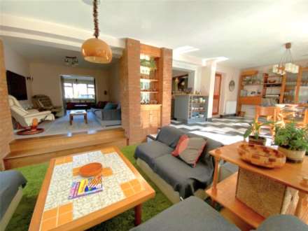 Collins Way, Brentwood, Image 8
