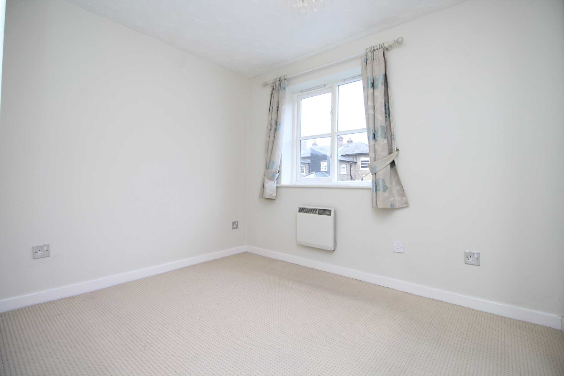 Gresham Close, Brentwood, Image 5