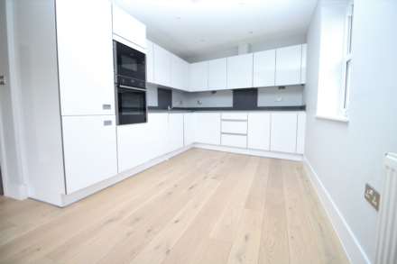 Fairfield Road, Brentwood, Image 4