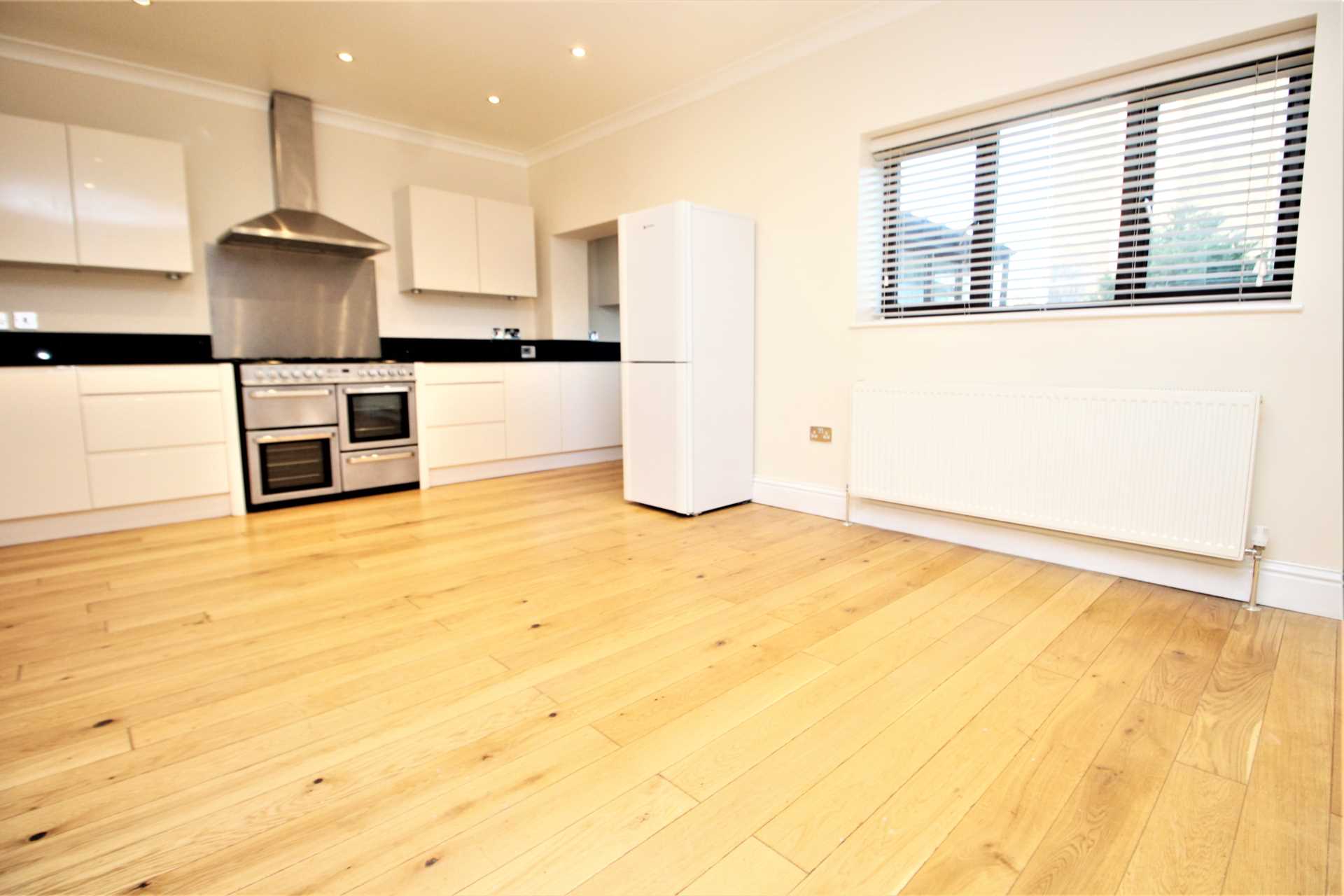 Crescent Road, Brentwood, Image 3