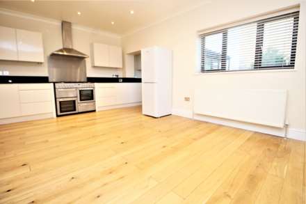 Crescent Road, Brentwood, Image 3
