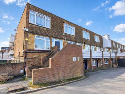 Railway Square, Brentwood, Image 1