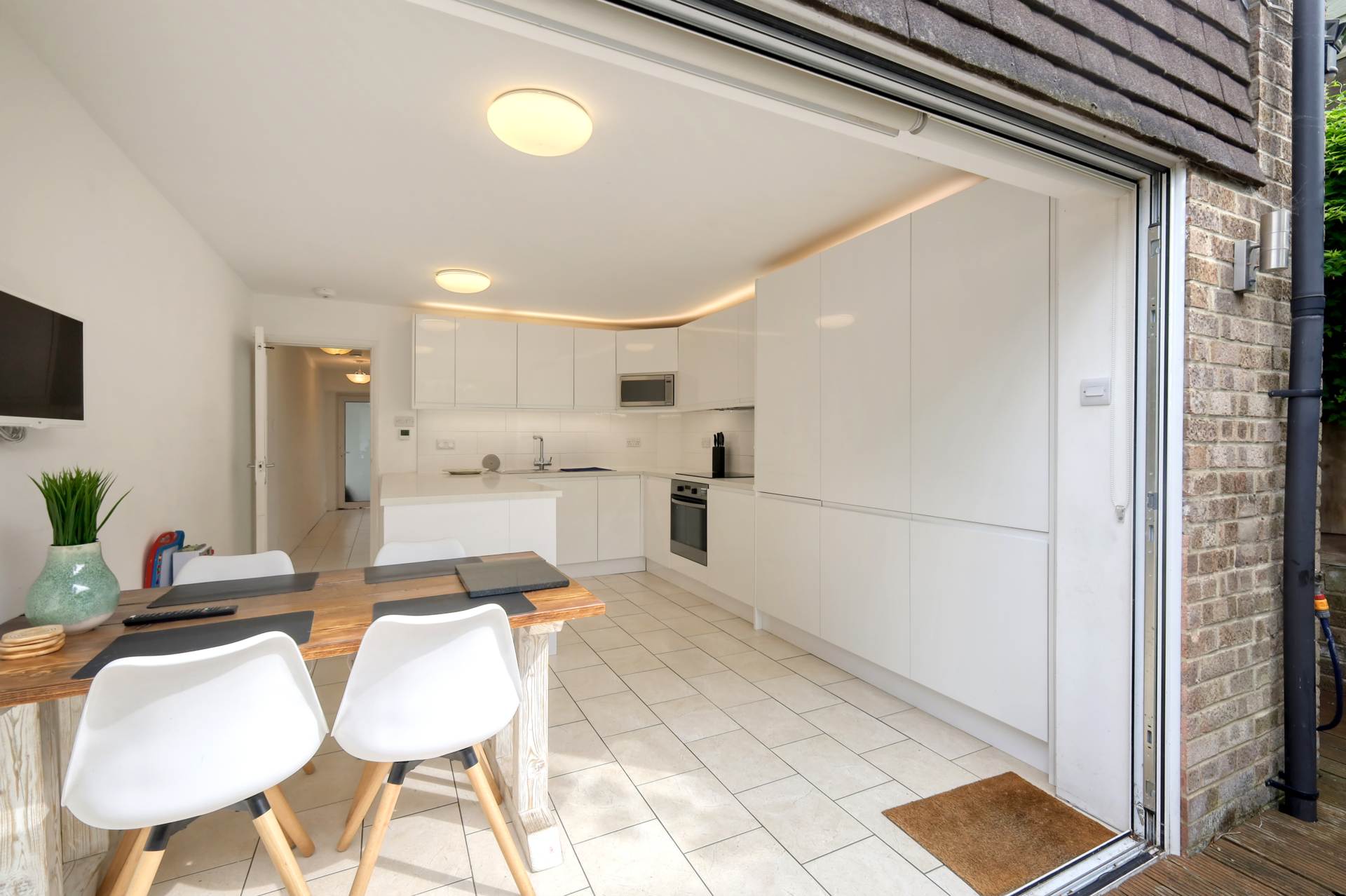 Regency Court, Brentwood, Image 5