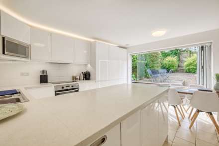 Regency Court, Brentwood, Image 4