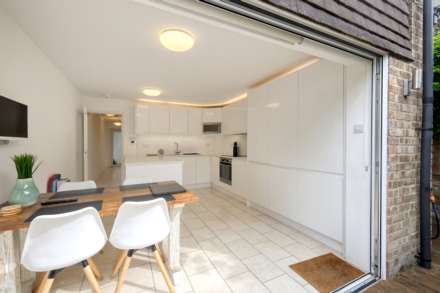 Regency Court, Brentwood, Image 5