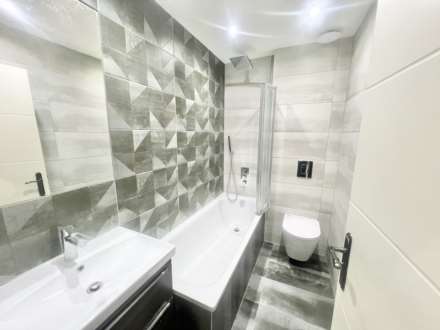 Queens House, Brentwood, Image 4
