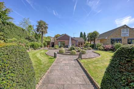 Property For Sale Spring Pond Meadow, Brentwood