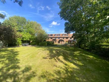 Fernleigh Court, Romford, Image 3