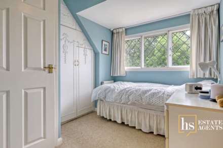 Hillside Walk, Brentwood, Image 10