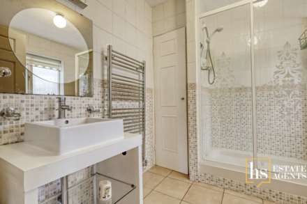 Hillside Walk, Brentwood, Image 17
