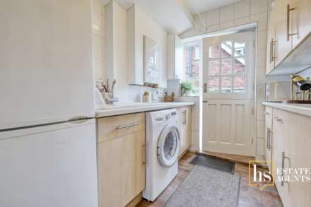 Hillside Walk, Brentwood, Image 20