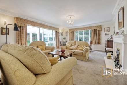 Hillside Walk, Brentwood, Image 22
