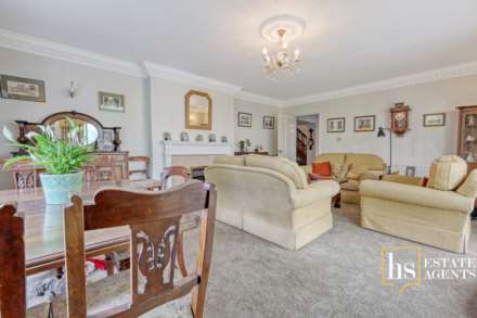 Hillside Walk, Brentwood, Image 24