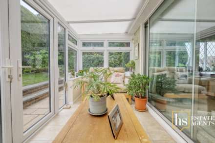 Hillside Walk, Brentwood, Image 27