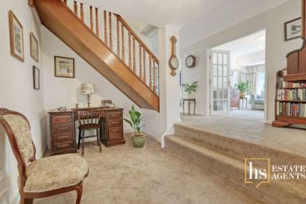 Hillside Walk, Brentwood, Image 28